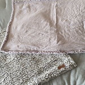 NWOT Set of 2 UGG Pillowcases - Koolaburra by UGG